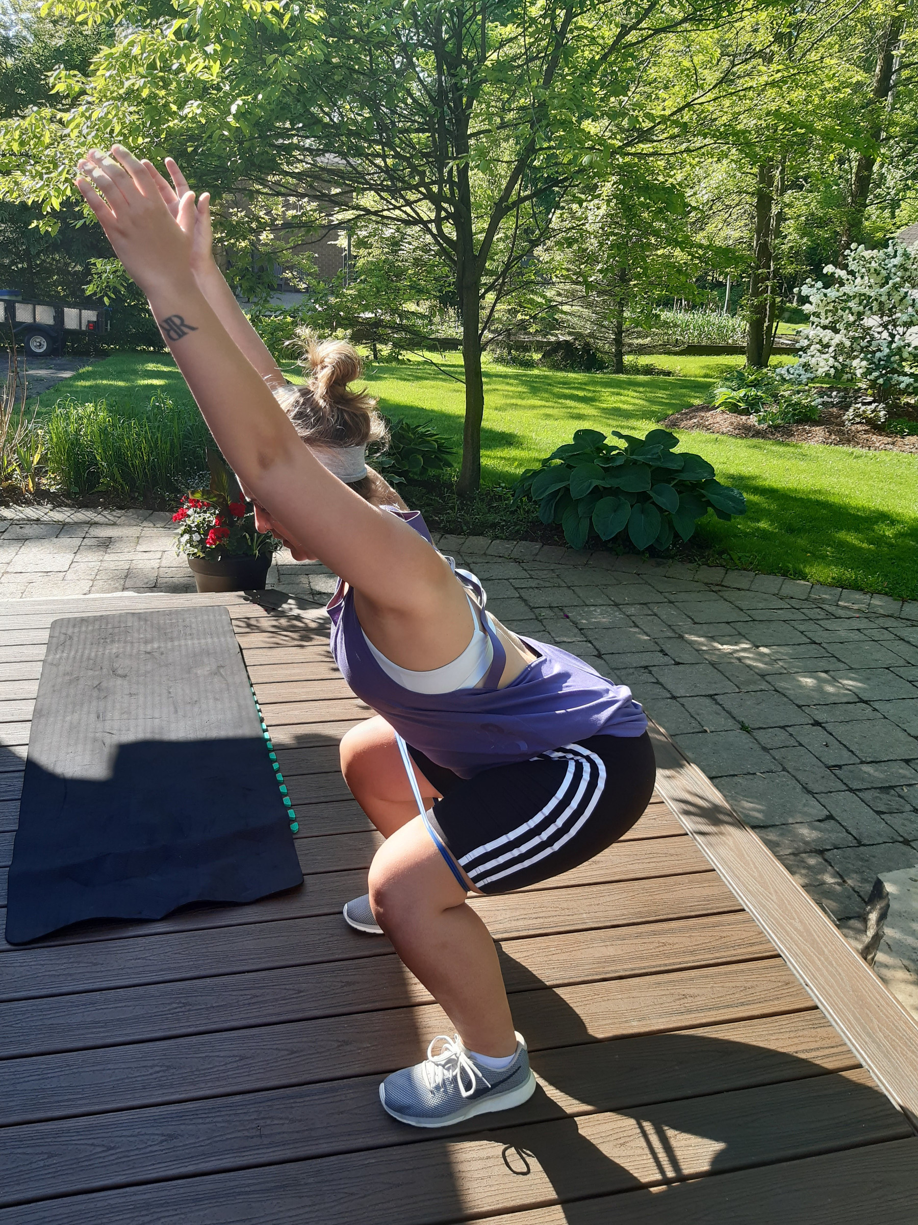 A client doing a glute bridge on a bench