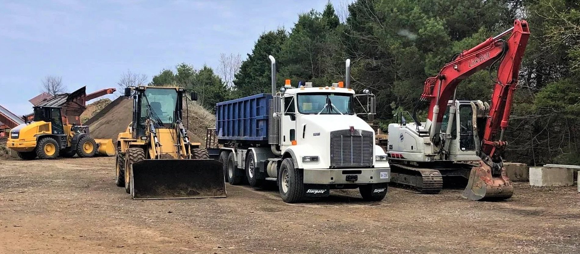 Wheel loaders, a dump truck and an excavator on site